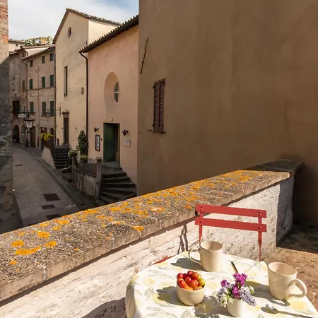 La Porta * Montone (Umbria)